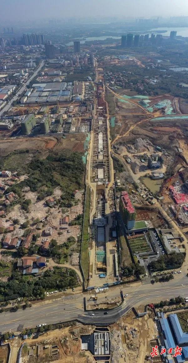 中法武漢生態(tài)示范城“法式”地下綜合管廊下月完工，水電氣、通信等管線全部入廊
